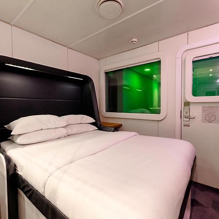Yotelair London Gatwick Airport Horley Dış mekan fotoğraf