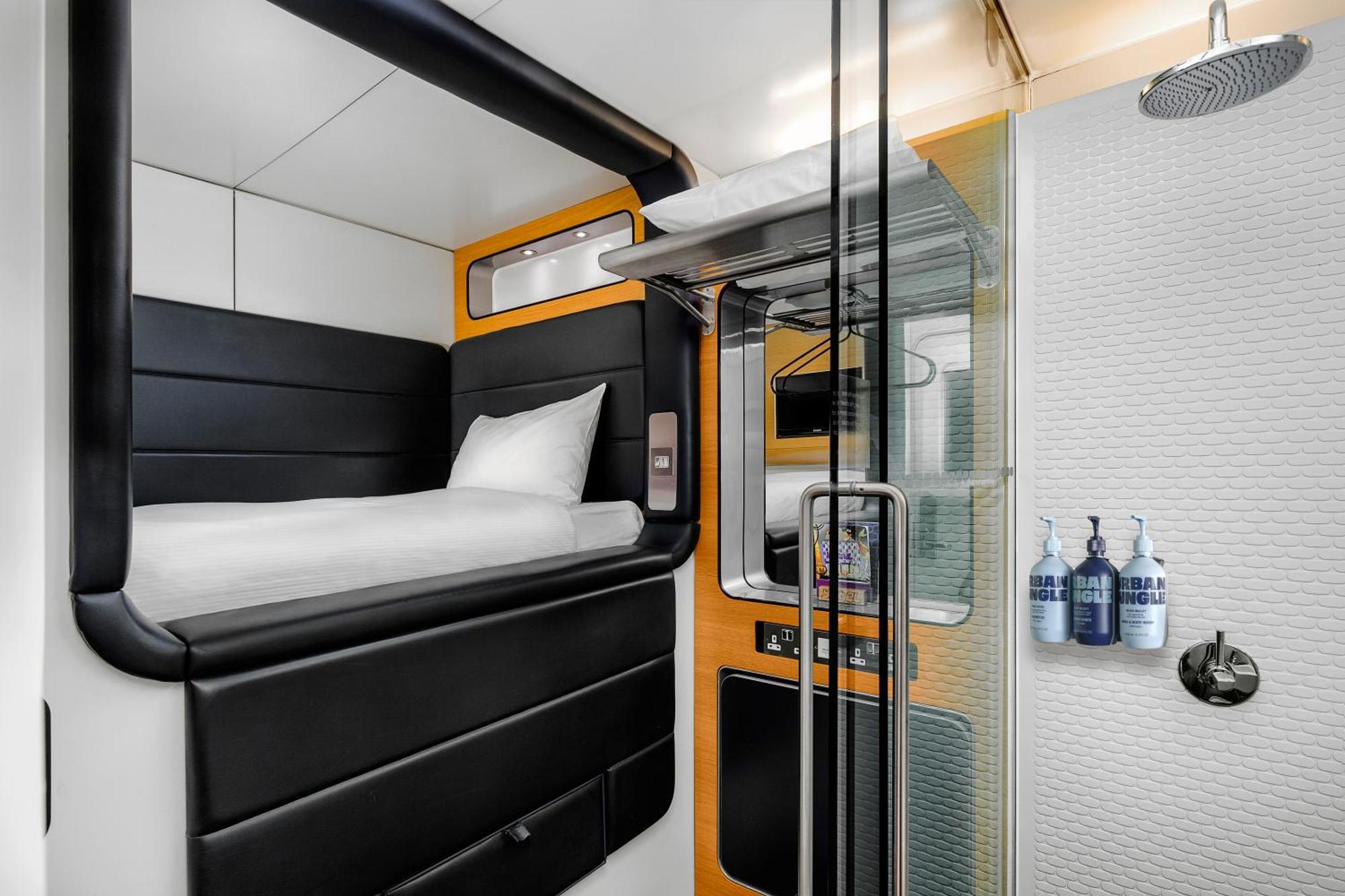 Yotelair London Gatwick Airport Horley Dış mekan fotoğraf