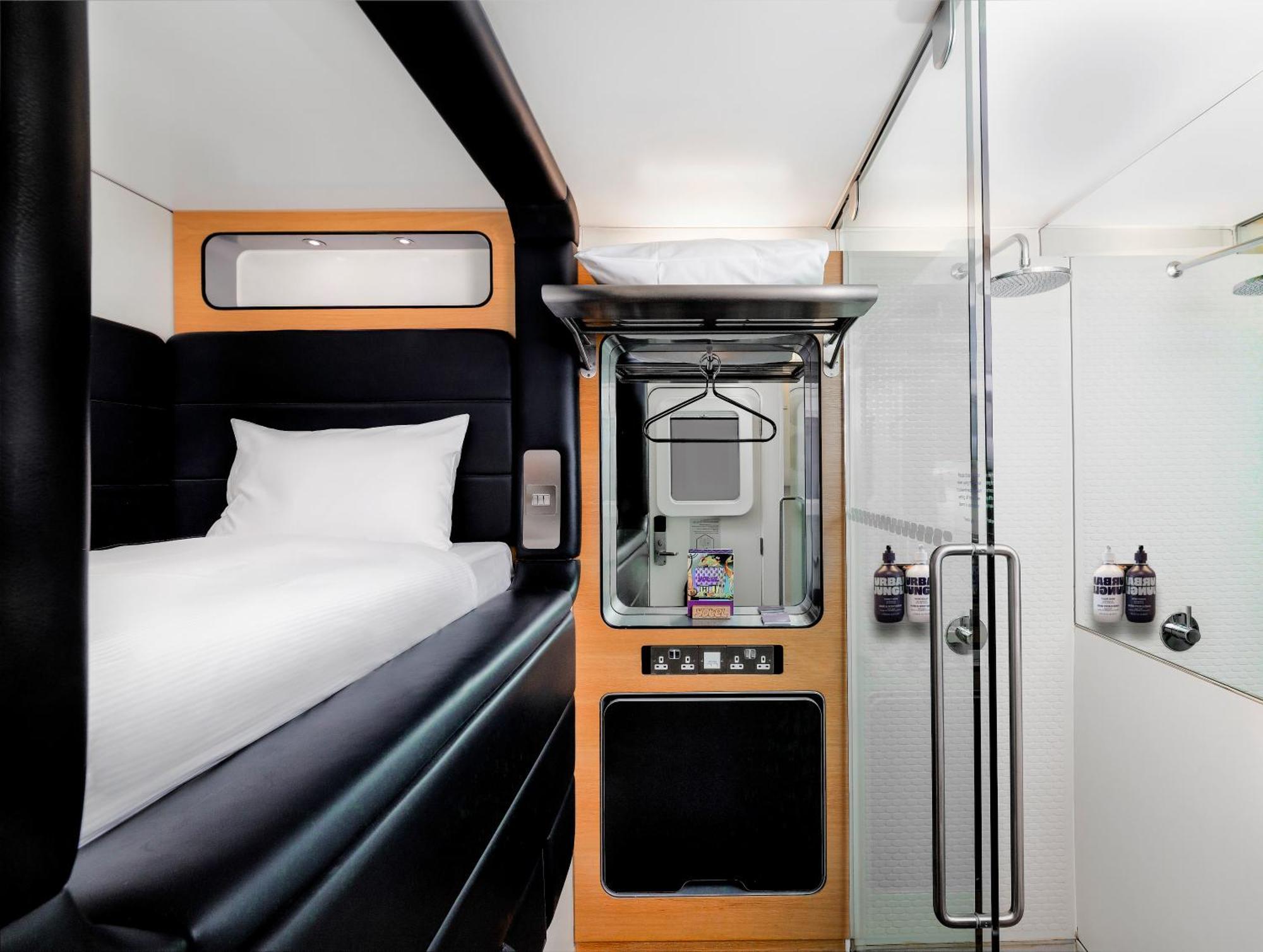 Yotelair London Gatwick Airport Horley Dış mekan fotoğraf