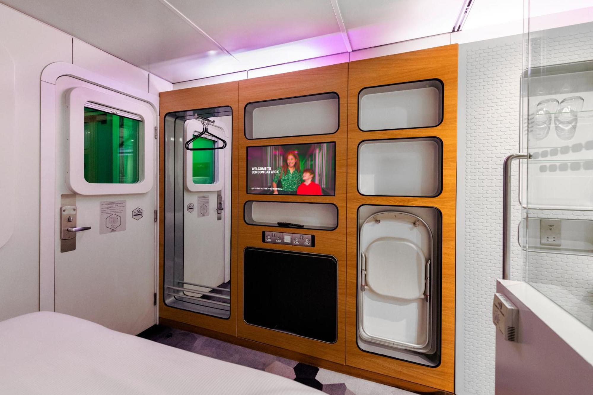 Yotelair London Gatwick Airport Horley Dış mekan fotoğraf