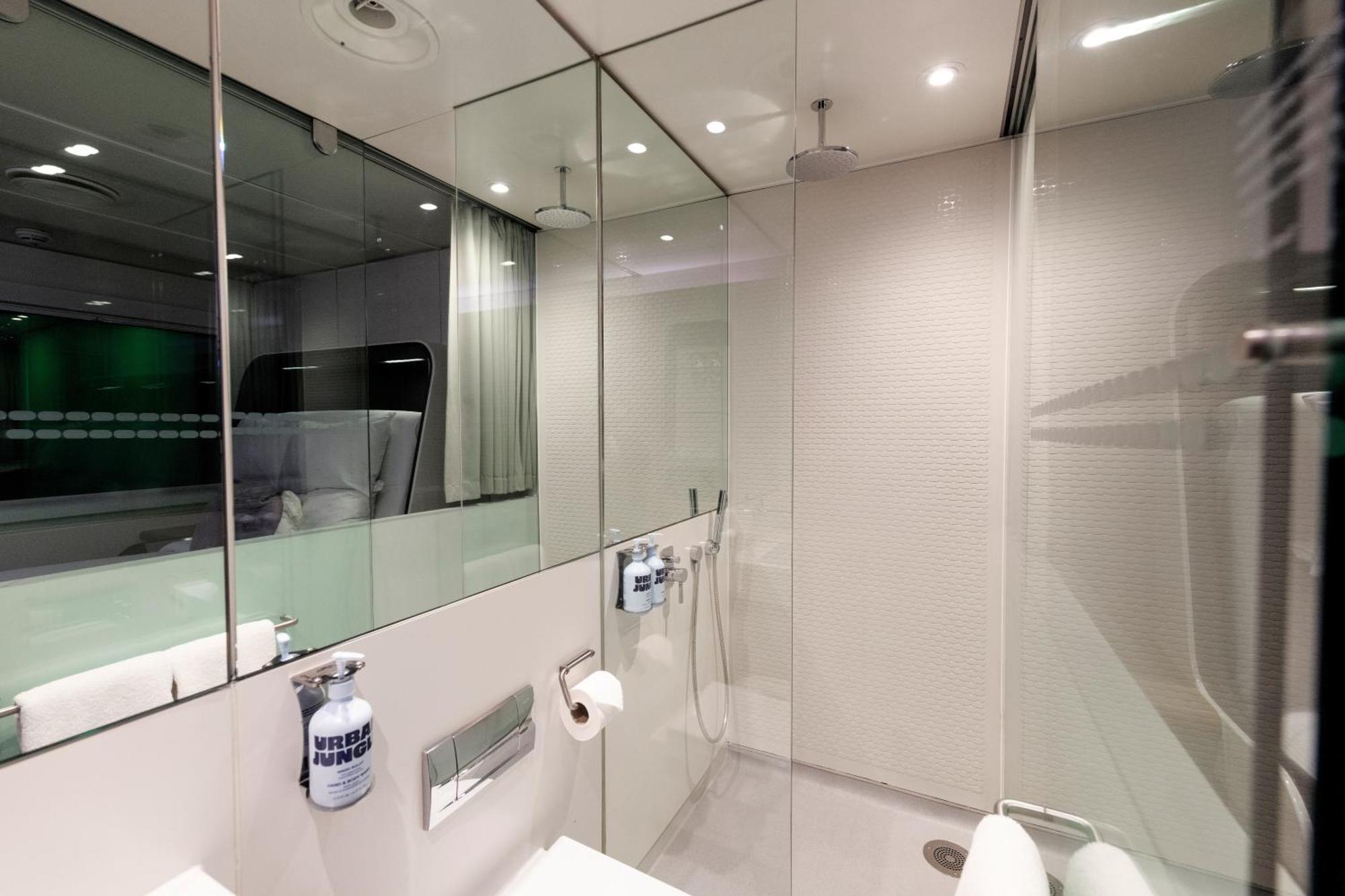 Yotelair London Gatwick Airport Horley Dış mekan fotoğraf