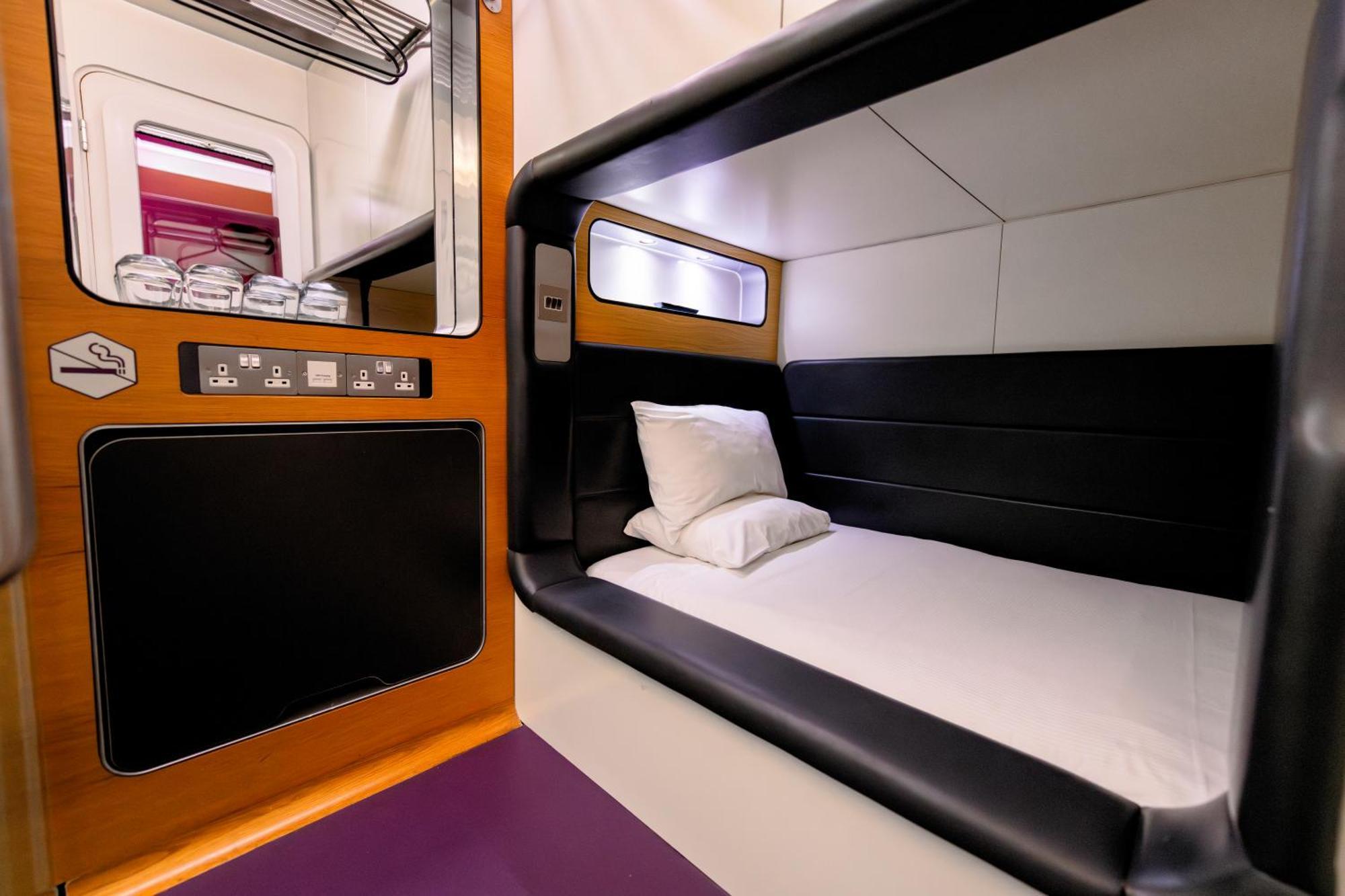 Yotelair London Gatwick Airport Horley Dış mekan fotoğraf
