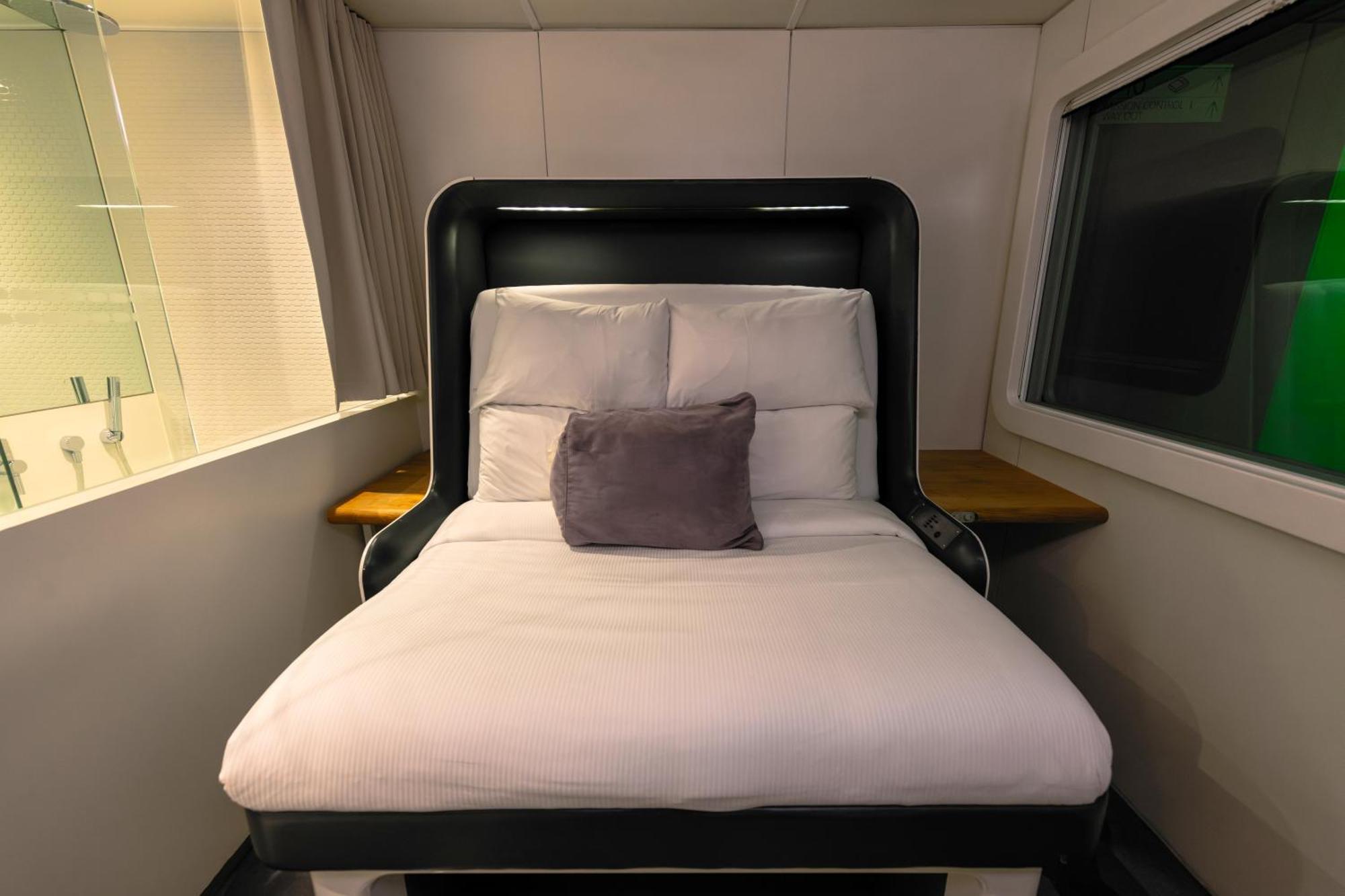 Yotelair London Gatwick Airport Horley Dış mekan fotoğraf