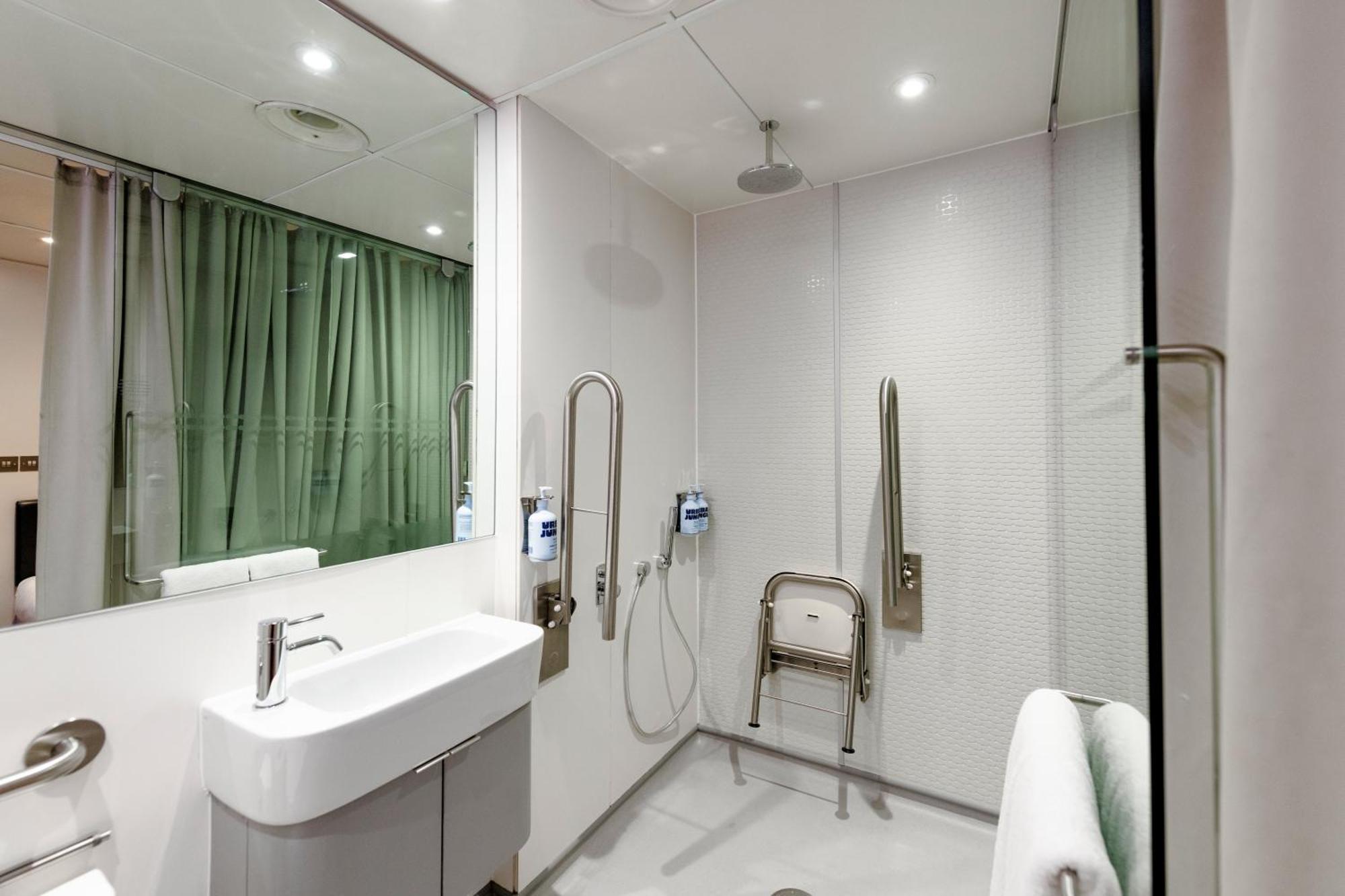 Yotelair London Gatwick Airport Horley Dış mekan fotoğraf